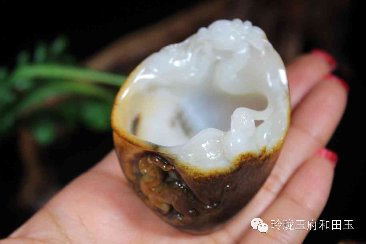 探究和田玉中青花料的多元类型及其独特韵味