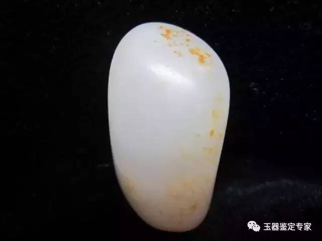 和田玉籽料：一种油脂丰富的宝石探究