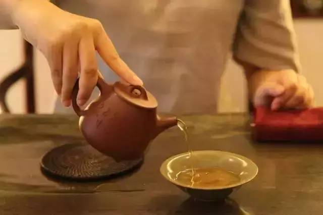 普洱茶对颈椎病的治疗效果：科学研究、喝茶方法与注意事项全面解析