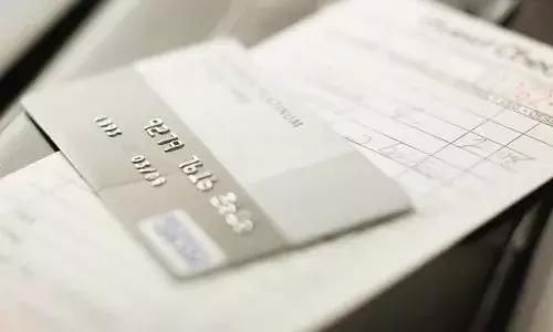 理解信用卡的逾期与更低还款额：含义、区别及如何操作