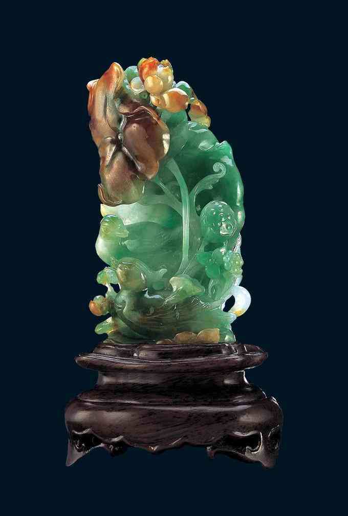 翡翠金丝绿：一种独特的珍贵宝石，了解其历史、挑选方法和保养技巧