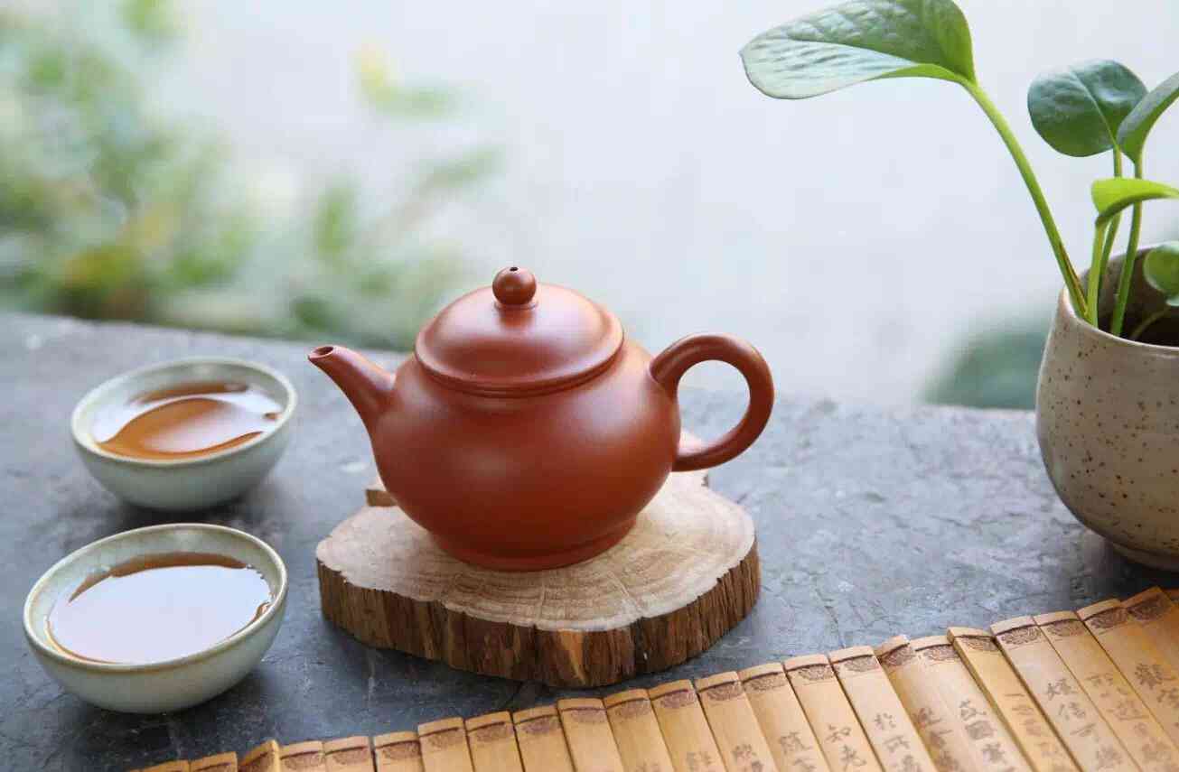 新石黄泡茶选择：紫砂壶与泥料的搭配，普洱茶还是黄茶？