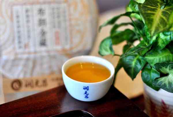 布朗熟普洱茶：品种特点、制作工艺、品鉴方法及其功效详解