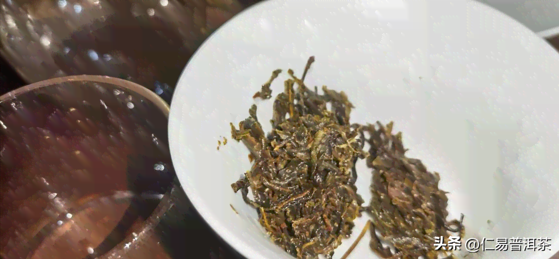 冷冻普洱茶的性：能喝吗？冰冻普洱茶水保存和放置冰箱的问题解析