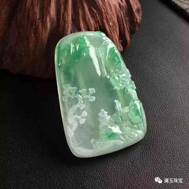 翡翠中的萝卜纹特点及价值：了解这种独特的纹理对翡翠的影响和市场评价