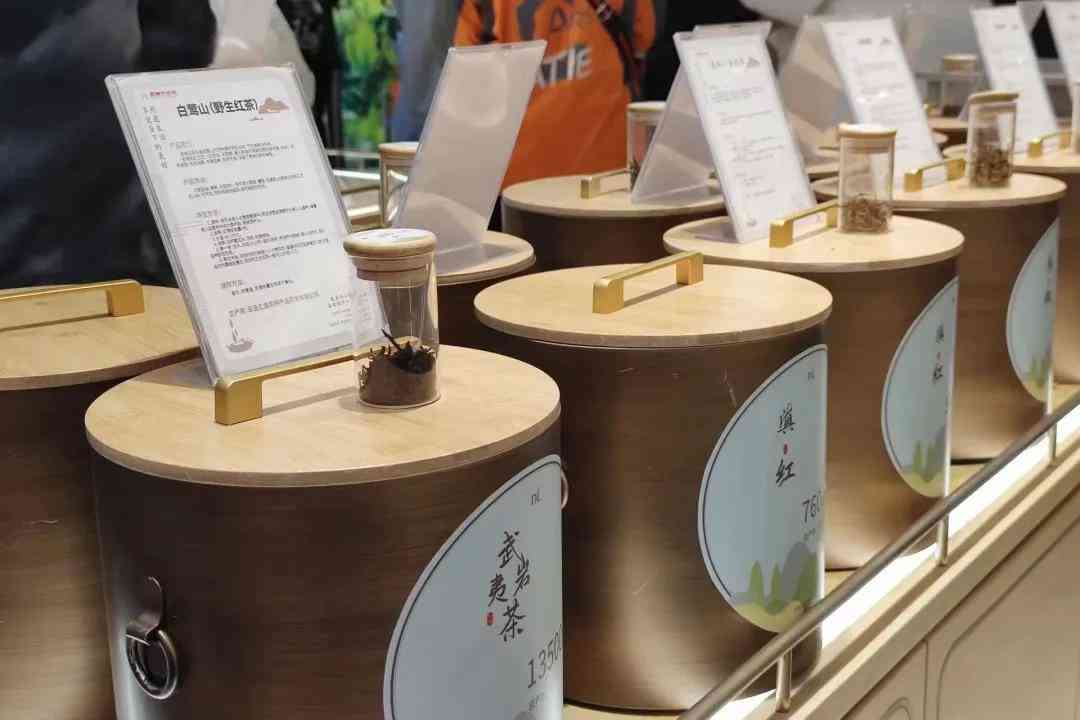 胖东来超市哪个店铺出售优质布朗普洱茶叶？代购电话是多少？