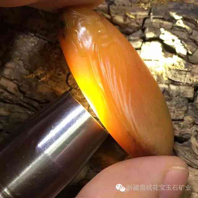 和田玉黄沁与戈壁沁的区别：独特之处解析