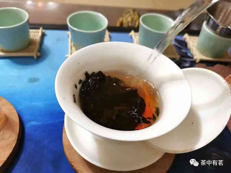 普洱茶：冷泡熟茶还是热泡更好喝？口感与适合的泡茶方式探讨