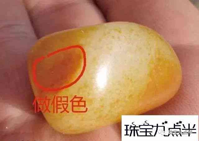 全面解析：如何鉴别和田玉籽料二上皮的真伪与质量？