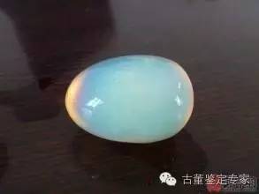 全面解析：黄翡翠的价值与鸡油的关系，了解这两种物品的关联性