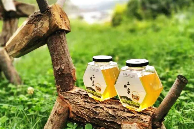 青海玉蜂蜜水色：一款融合自然之美与甘甜之味的独特饮品