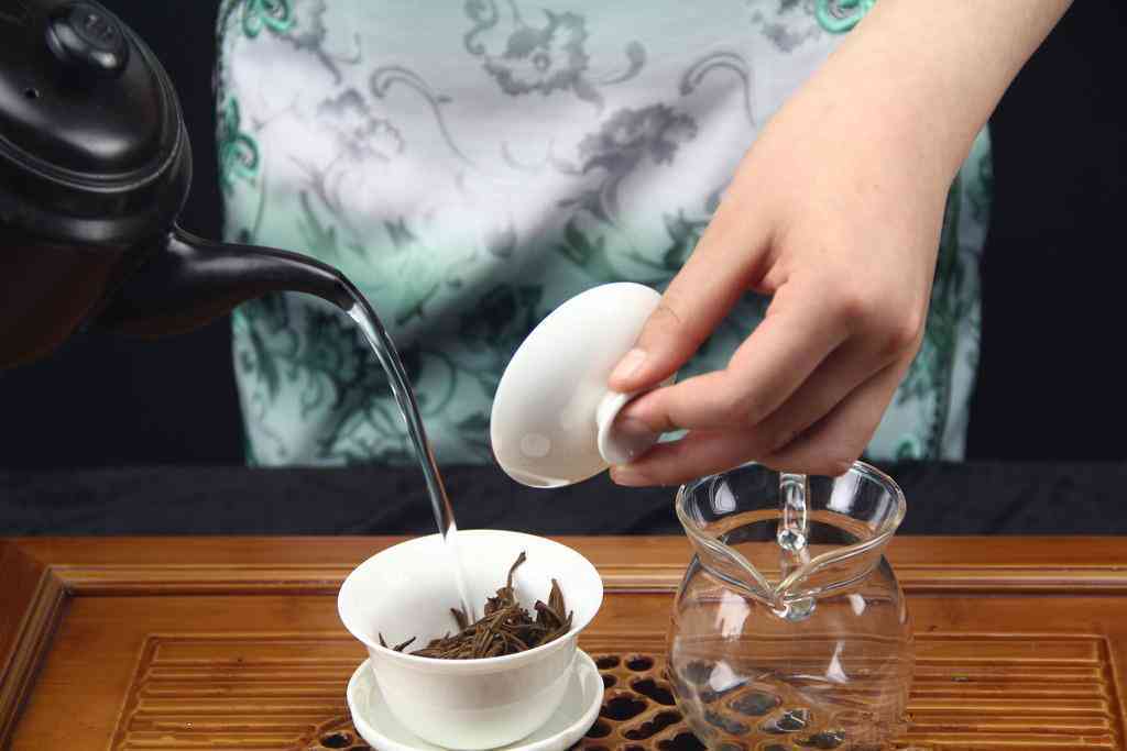 象花一样的普洱茶：品鉴、选购与冲泡技巧，一篇全面指南