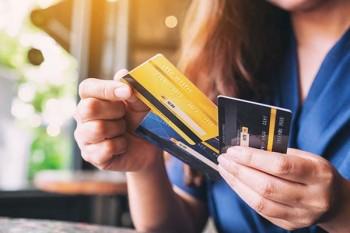 分期付款的信用卡是否可以实现一次性全额还款？