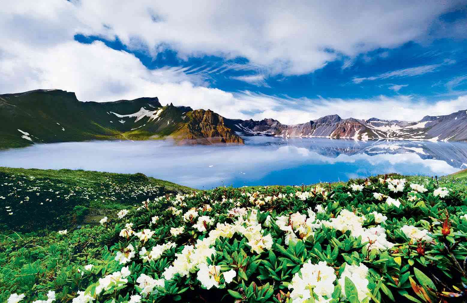 长白山天池畔的翡翠之旅