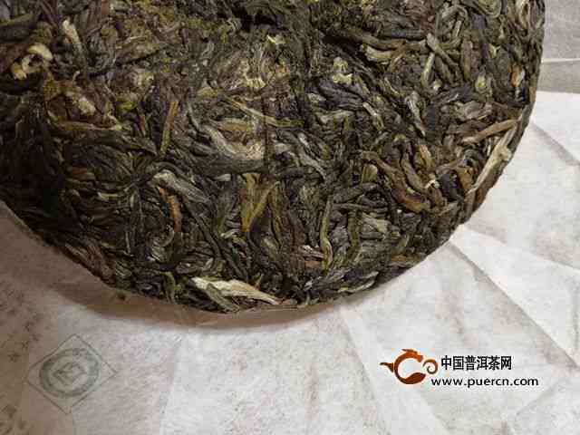 茉莉普洱茶饼七彩云南价格与功效：详解七彩云南茉莉青饼、花茶与大叶晒青茶