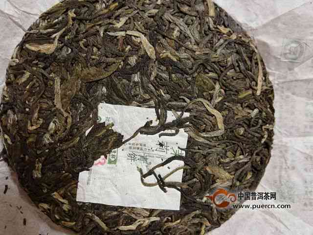 茉莉普洱茶饼七彩云南价格与功效：详解七彩云南茉莉青饼、花茶与大叶晒青茶