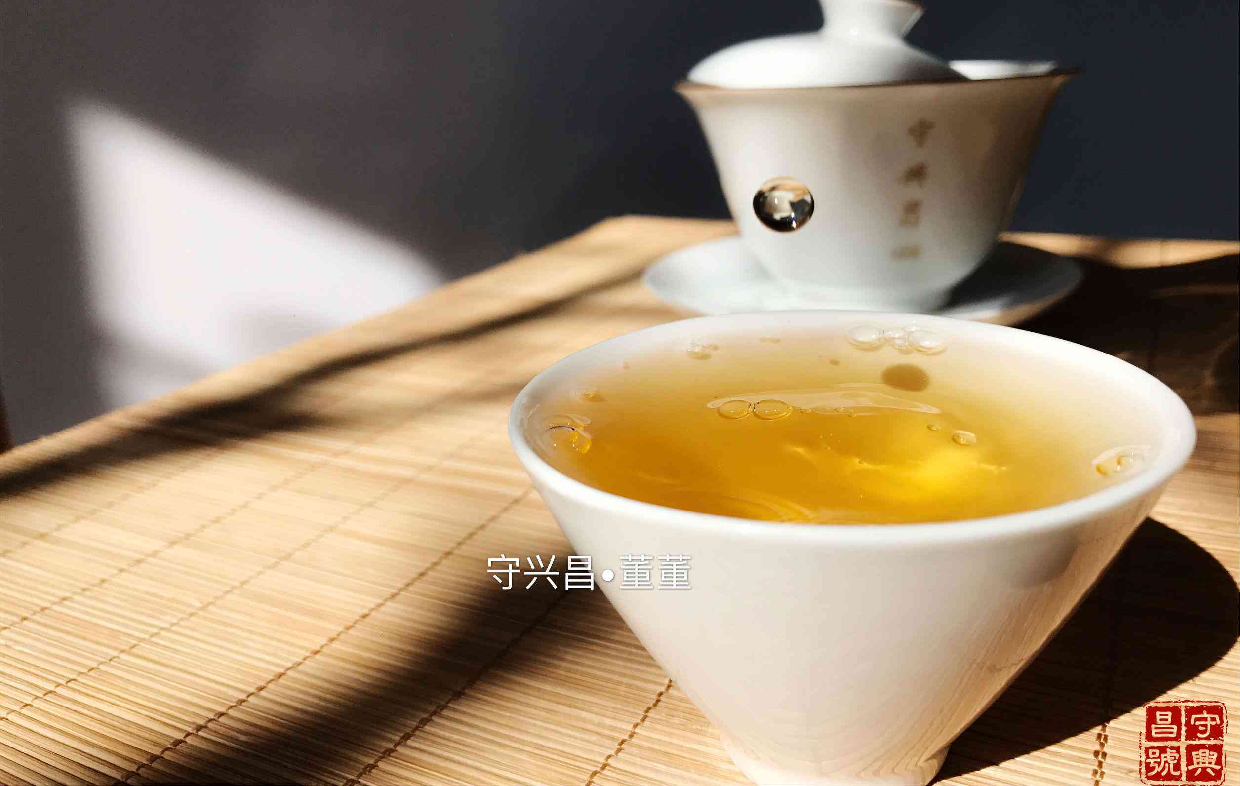 如何在八分内炒制出高品质普洱茶？了解关键步骤和技巧