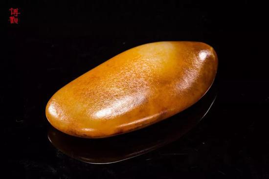 红皮黄玉籽料：和田玉精品中的璀璨明珠