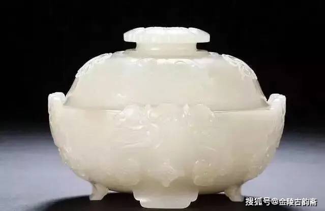 清朝玉器何时开始使用和田玉？