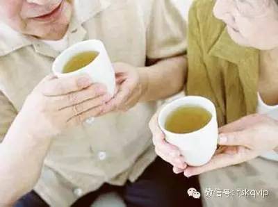 吸脂术后的饮食指南：可以喝茶叶吗？需要注意什么？