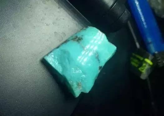 豆种翡翠注胶怎么辨别：真伪与质量的秘诀