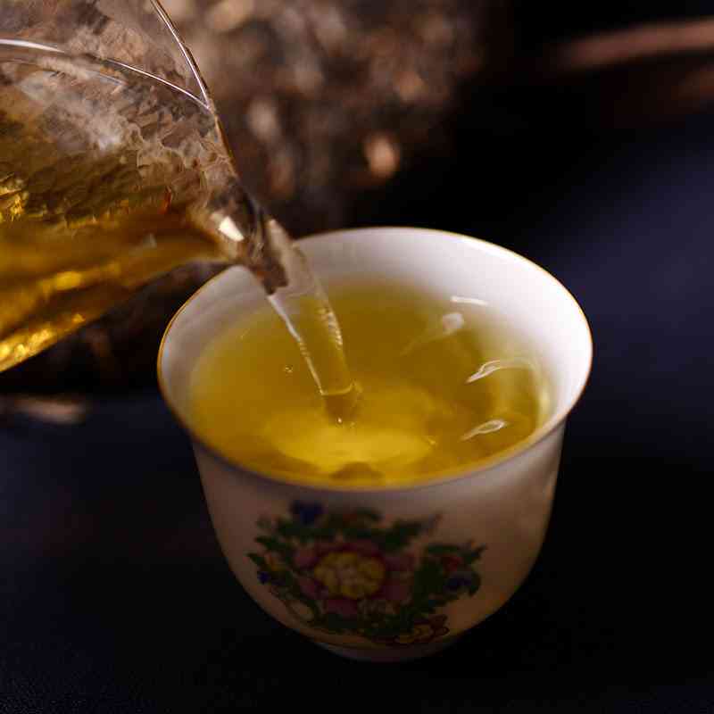 冰岛古树普洱茶：持久甜香与独特苦涩的完美结合