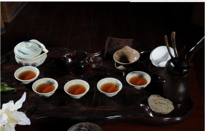 探索琉璃茶的制作原料及其成分：从茶到琉璃，一种独特的茶艺体验