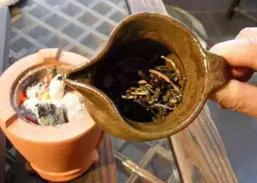 使用铜壶煮普洱茶：一种独特的品茶体验吗？