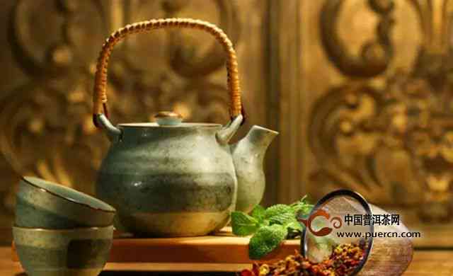 使用铜壶煮普洱茶：一种独特的品茶体验吗？