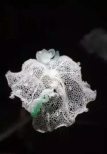 丝瓜网状结构翡翠：一种珍贵的自然宝石探索