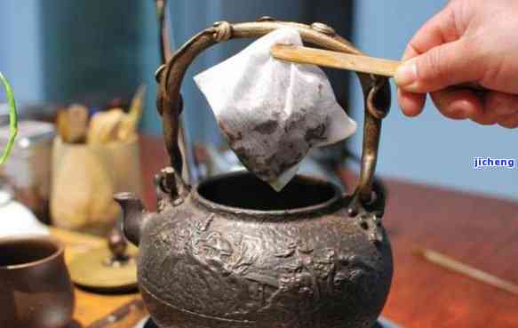 使用纯铜壶泡普洱茶：煮茶的选择吗？