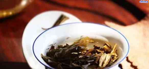 普洱茶挑选黄金叶还是白茶：哪一种更好喝？