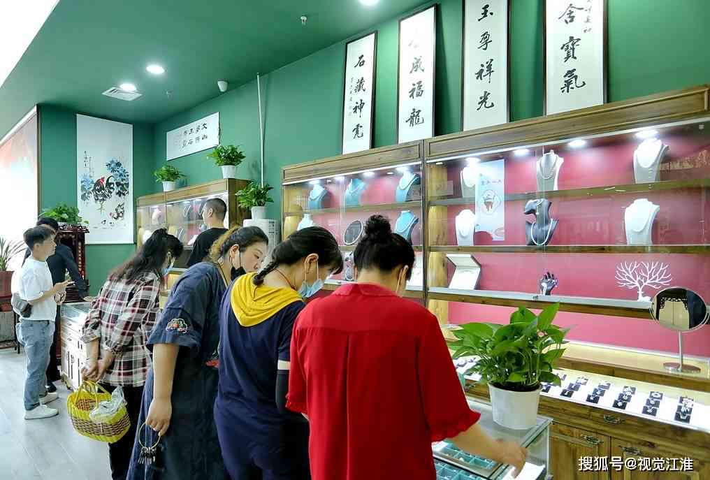 合肥翡翠开原石店：加工与销售全方位服务，打造您的专属翡翠饰品