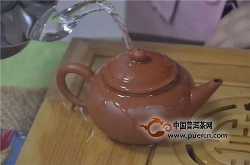 紫砂茶壶与普洱茶搭配使用：如何选择、泡制与品鉴，全方位指南解答