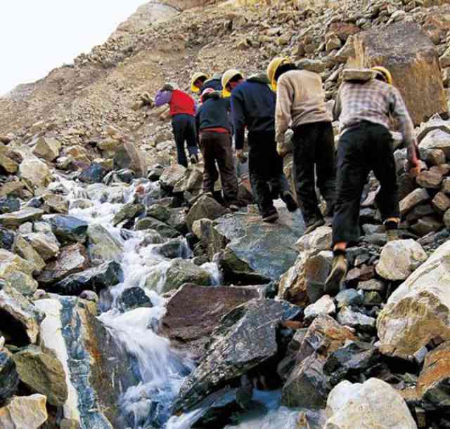 塔特勒克苏河山流水下的玉矿现状