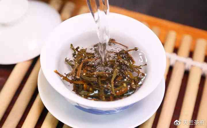 普洱茶泡锦鲤：品味独特还是浪费茶叶？如何正确欣与搭配？