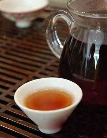 发烧时喝普洱茶是否有益？普洱茶对缓解发热症状的作用及注意事项