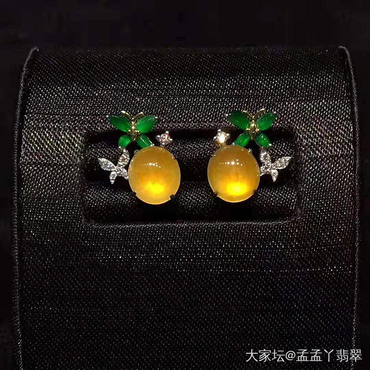 黄翡翠耳环：一种高贵奢华的时尚配饰，了解其价格及价值