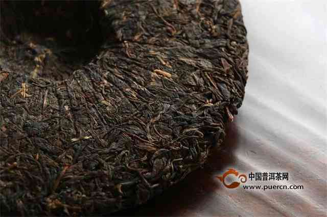 探寻普洱茶口感回的秘密：生茶、熟茶、哪种更胜一筹？