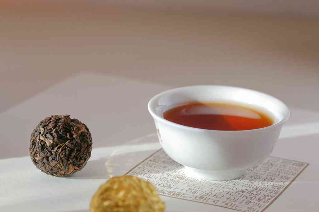 探寻普洱茶口感回的秘密：生茶、熟茶、哪种更胜一筹？