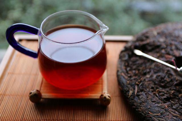草在普洱茶中的协同作用及其健益处探析