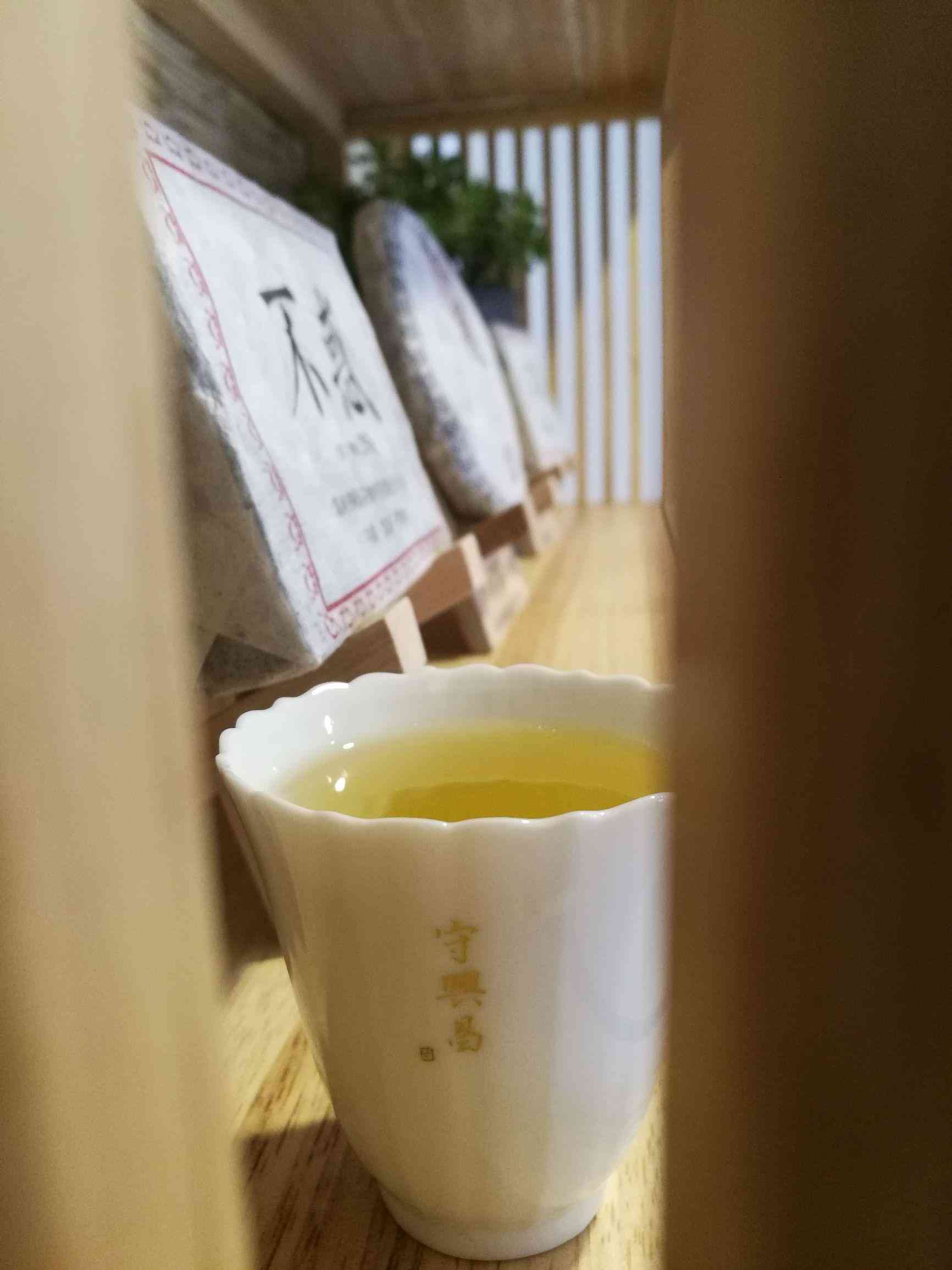 在雨天里，品味普洱茶的讲究与韵味