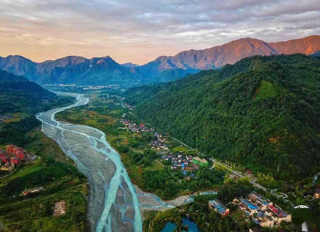 龙门山翡翠玉石之旅：探寻彭州的自然宝藏