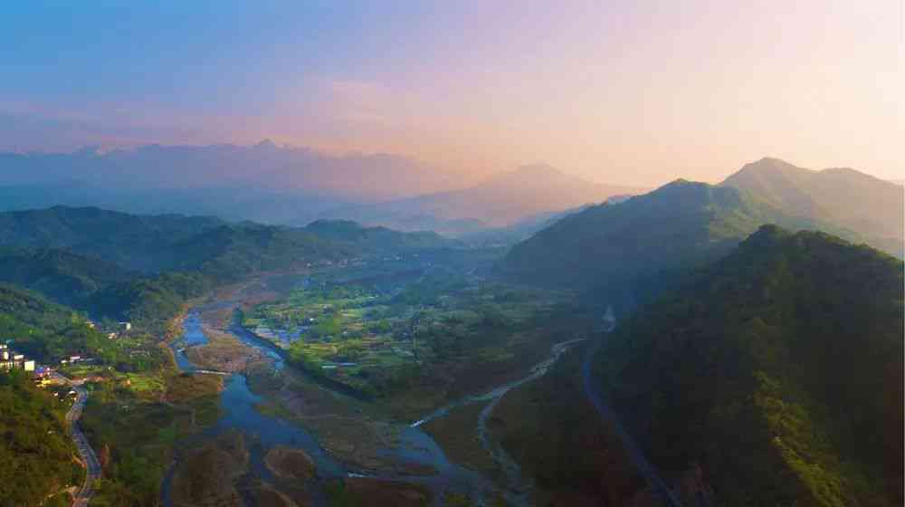 龙门山翡翠玉石之旅：探寻彭州的自然宝藏