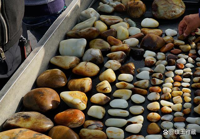 在新疆和田选购玉石：如何找到最划算的价格？