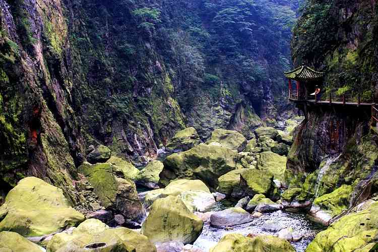 '四川龙门山地质公园：简介、介绍和位置'