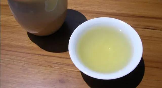 普洱茶熟普的介绍：一种经过发酵处理的普洱茶，属于黑茶类。