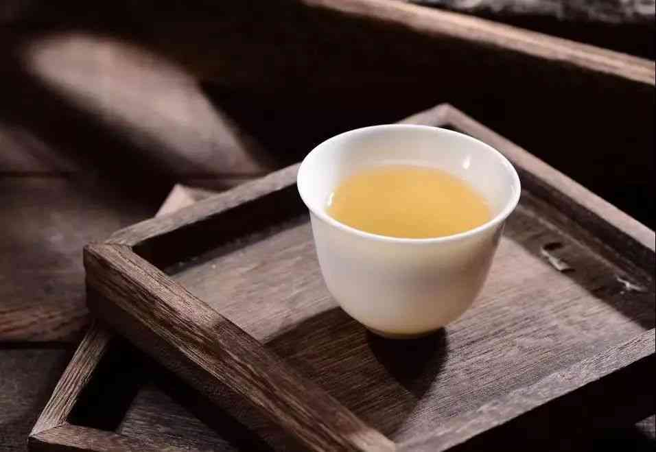 新普洱茶独特的口感和喝后的黏嘴感探析