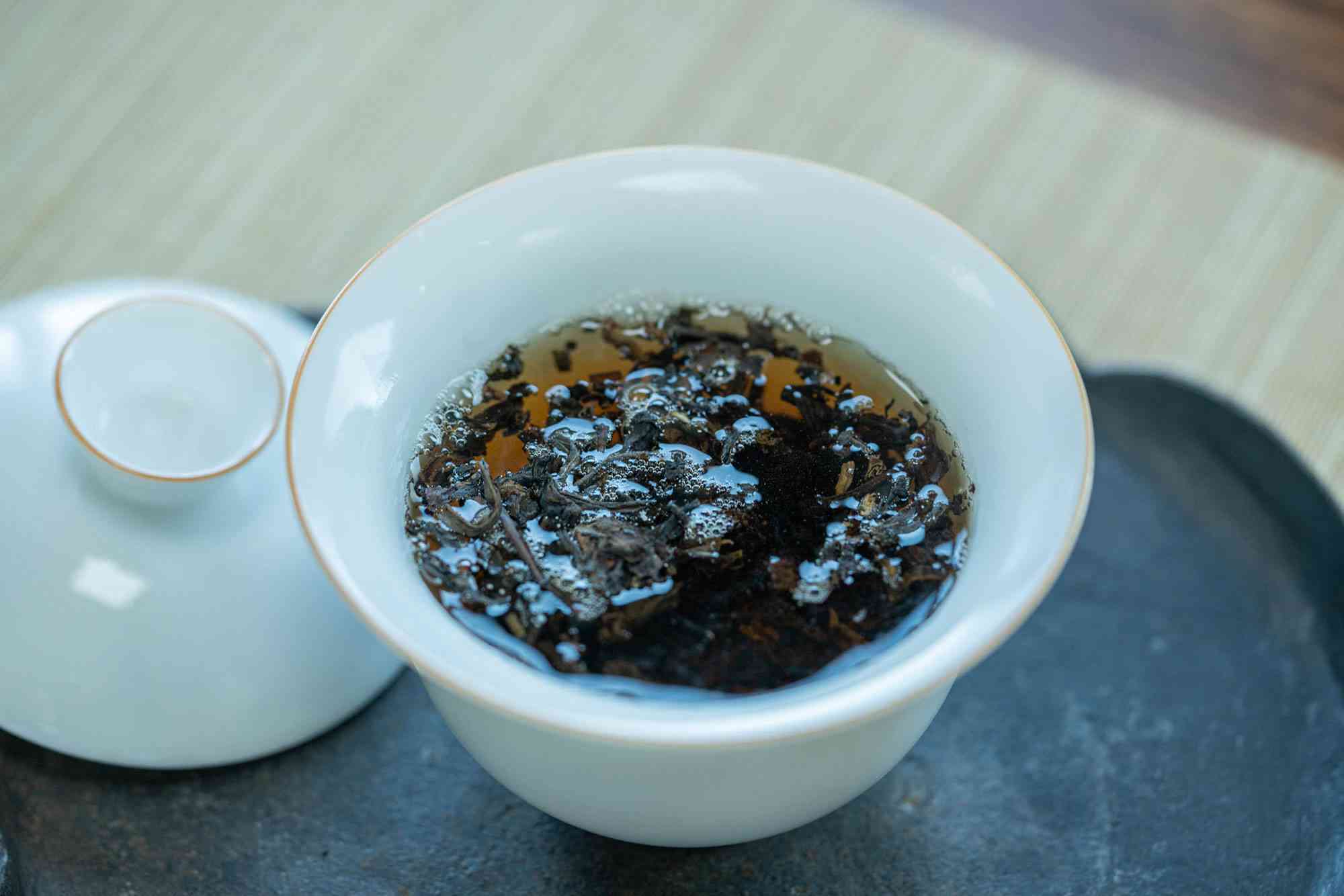 普洱小金砖：红茶的品种还是黑茶？了解其制作工艺和口感特点