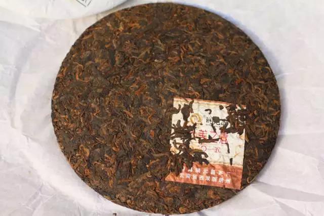 黄色包装的磨烈普洱茶：一款云南古树茶的独特风味与价值